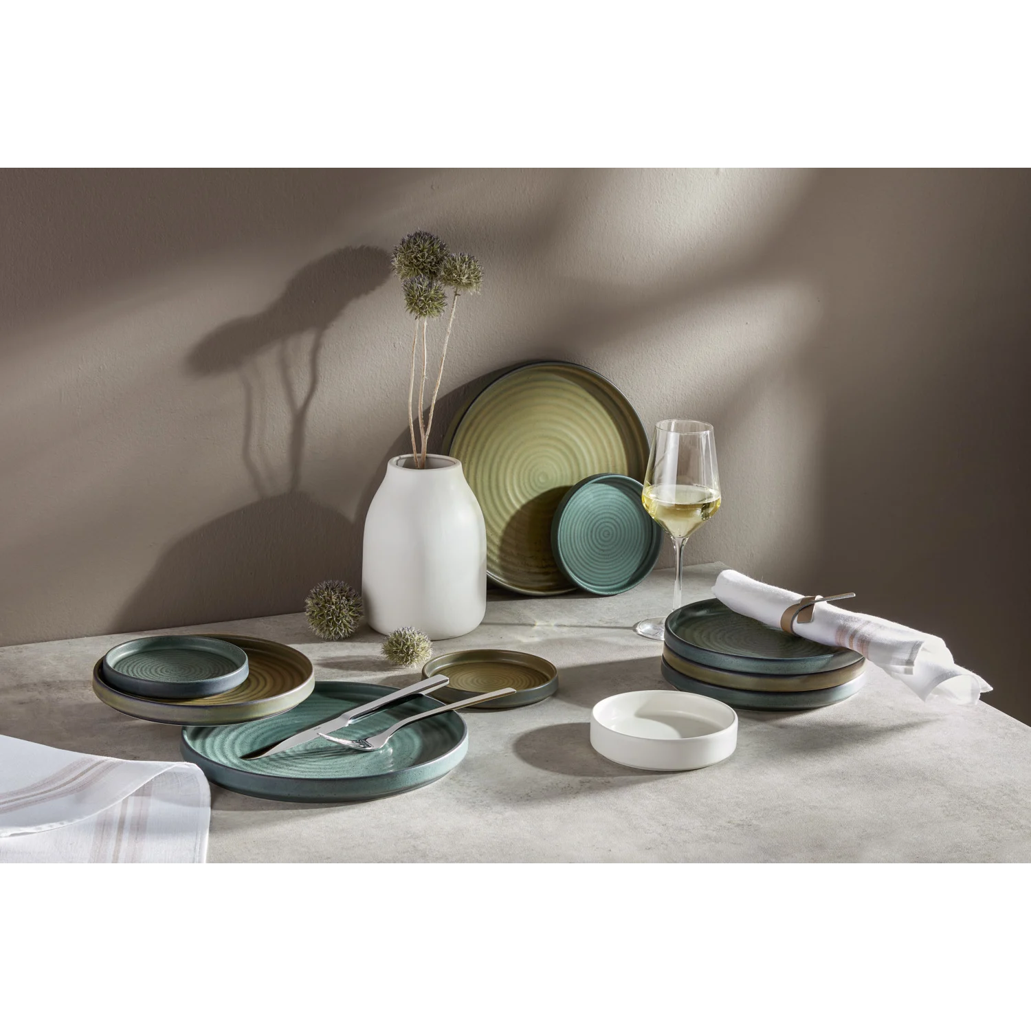 Vega Snug Green  чиния с нисък  борд Ø20.5см